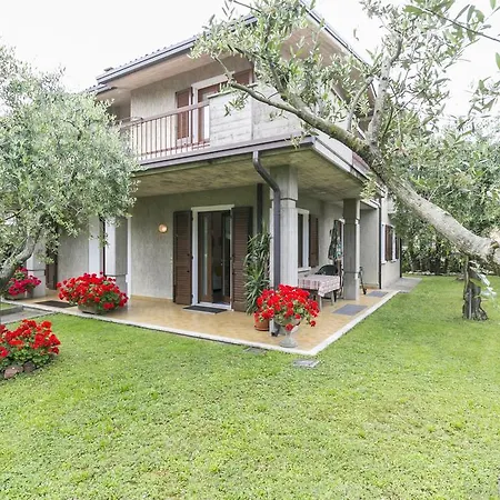 Casa Mary Due - Trilocale Con Giardino Privato A Due Passi Dal Lago Sirmione Exterior photo