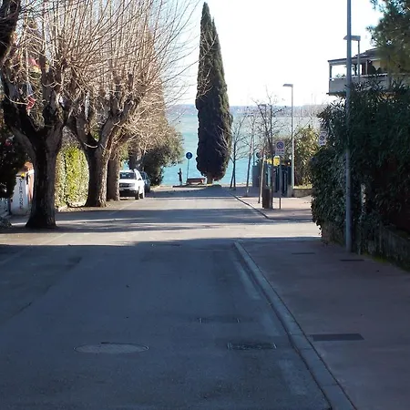 Casa Mary Due - Trilocale Con Giardino Privato A Due Passi Dal Lago Sirmione Exterior photo