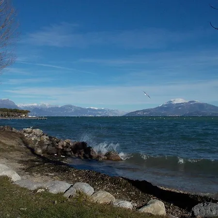 Casa Mary Due - Trilocale Con Giardino Privato A Due Passi Dal Lago Sirmione Exterior photo